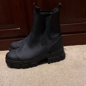 Black Women’s Chelsea Boots